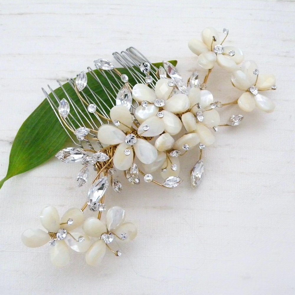 Erin Cole Designs Mother of Pearl Flower Hair Comb, Bridal, Formal, NWT